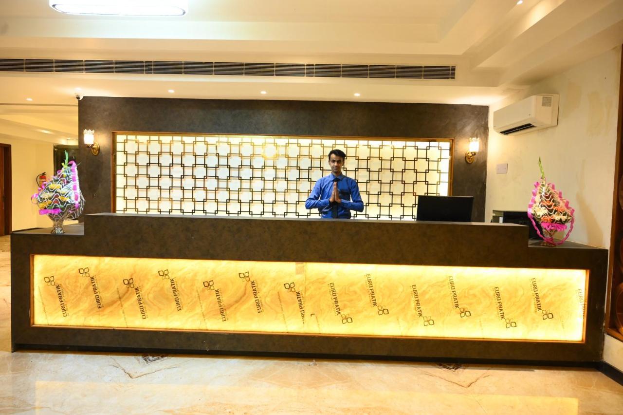 Neel Clarks Inn Express อัครา ภายนอก รูปภาพ