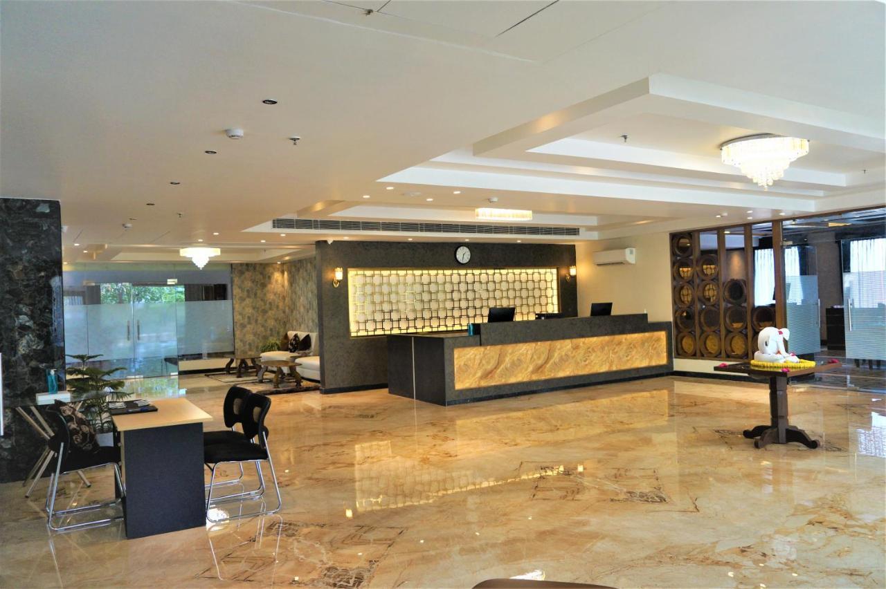 Neel Clarks Inn Express อัครา ภายนอก รูปภาพ