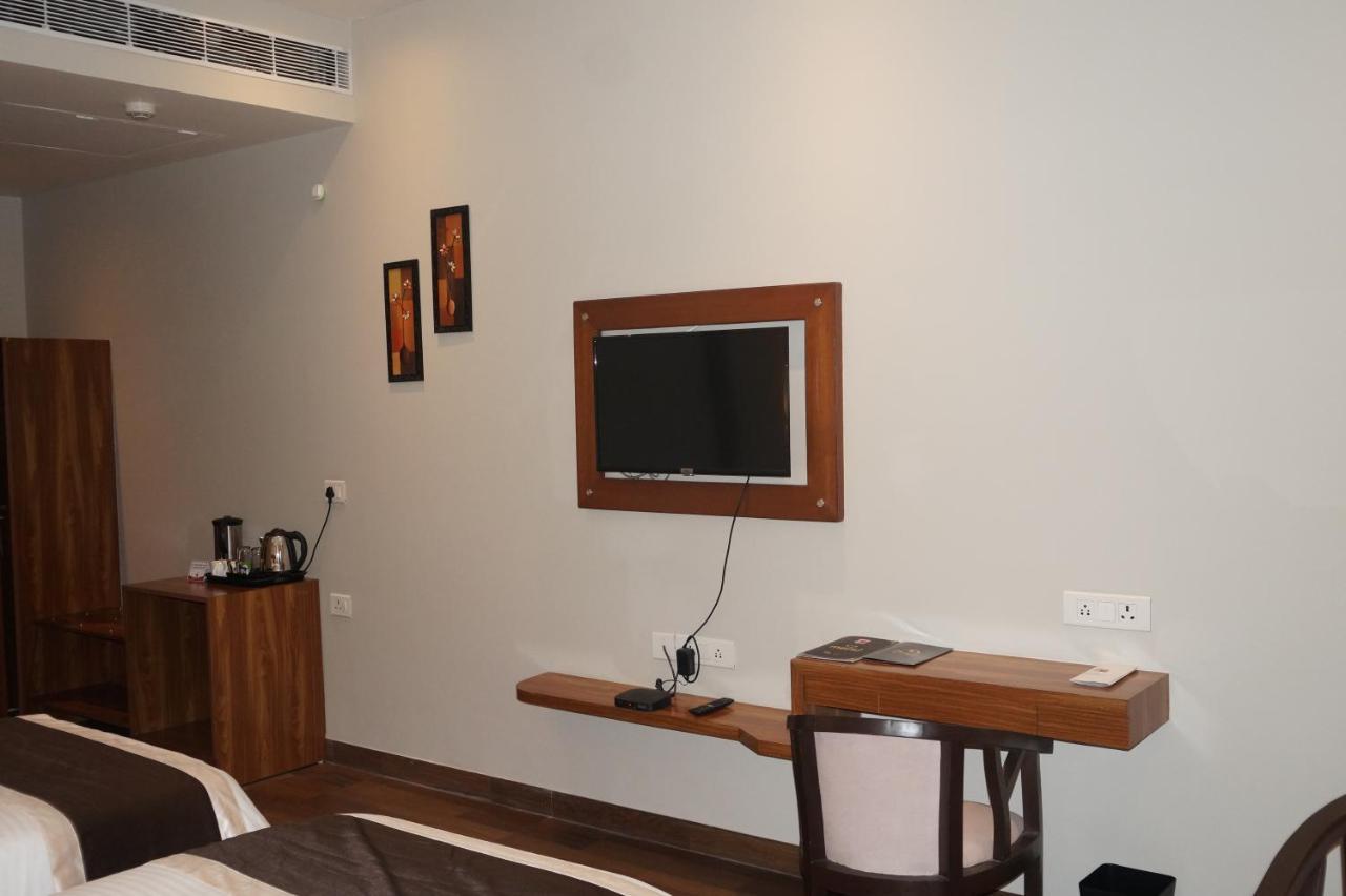 Neel Clarks Inn Express อัครา ภายนอก รูปภาพ